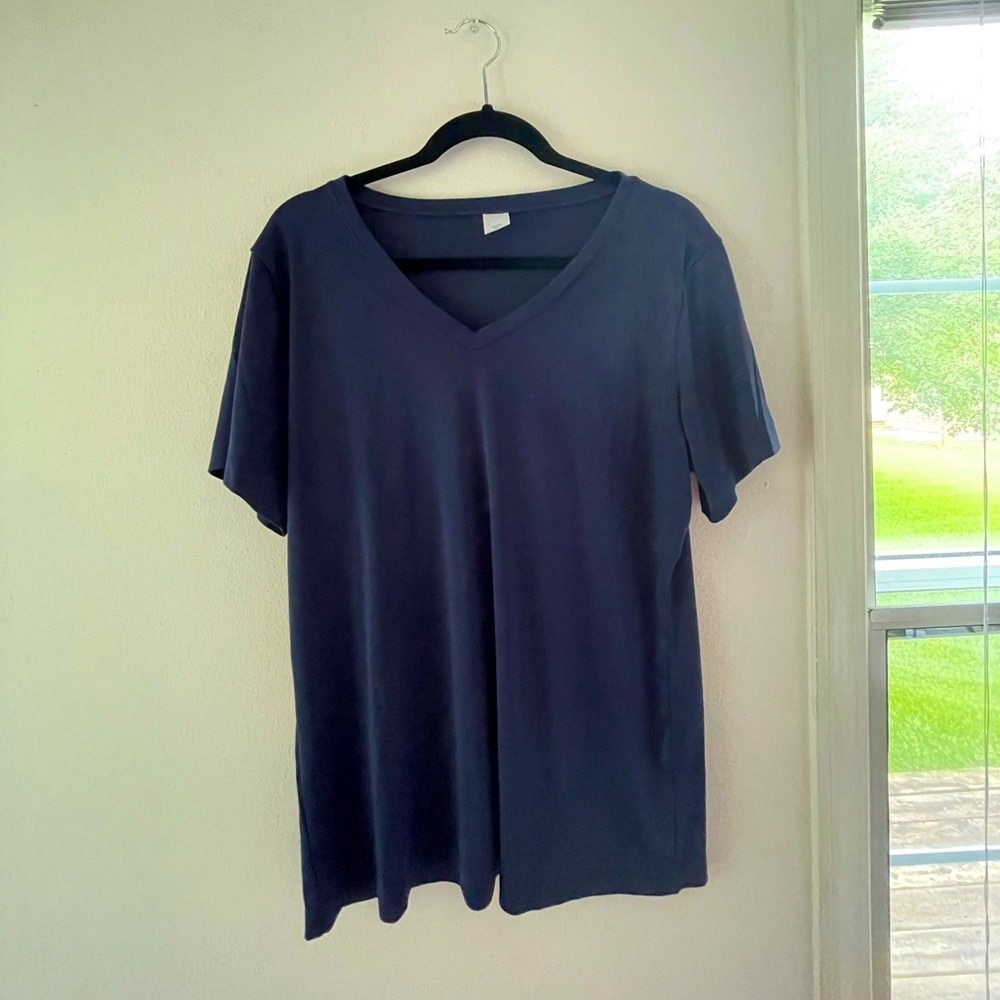 Lowered! 💥 Women’s Navy Athletic Top